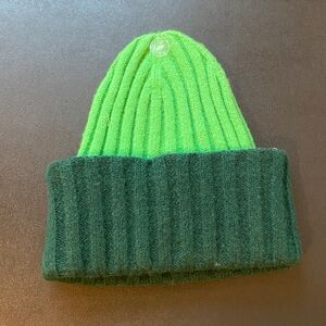 Luxury Soft On 34th Women’s Wide Ribbed Color Blocked Beanie Green